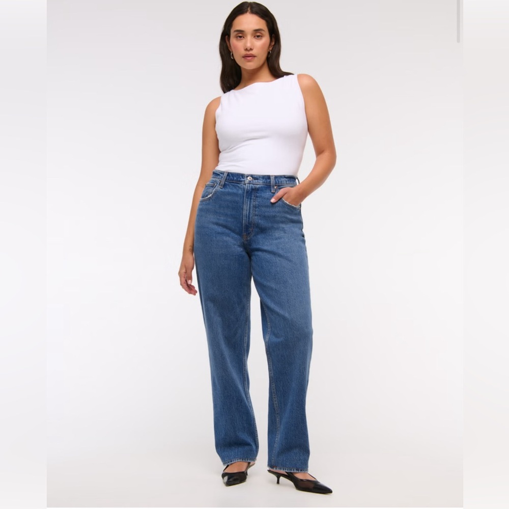 Abercrombie and Fitch 90s Straight Ultra High Rise 30/10